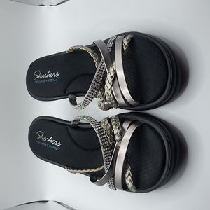 Skechers pewter and black size 9 sandals